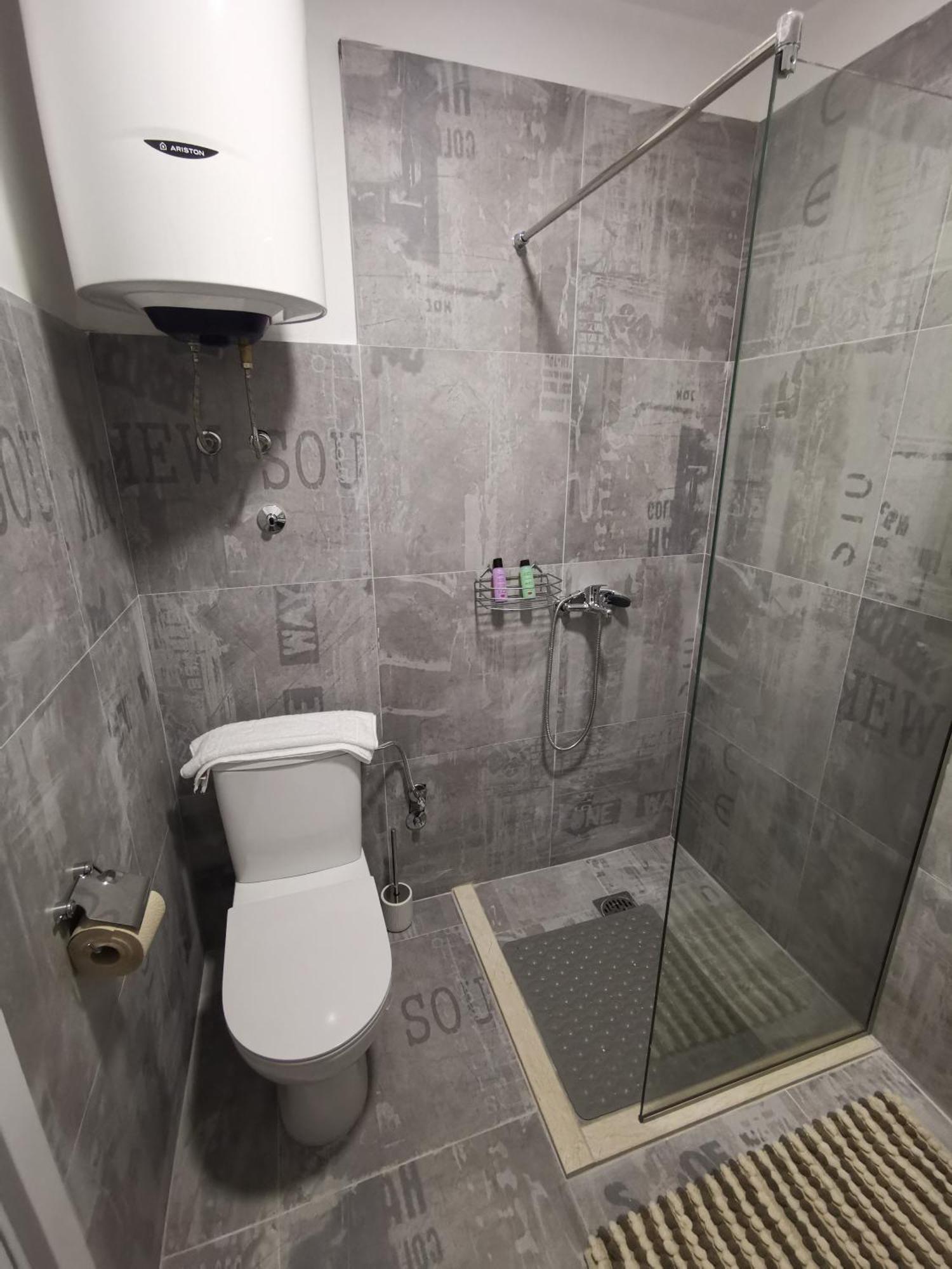In Apartments Airport Mitrovici  المظهر الخارجي الصورة