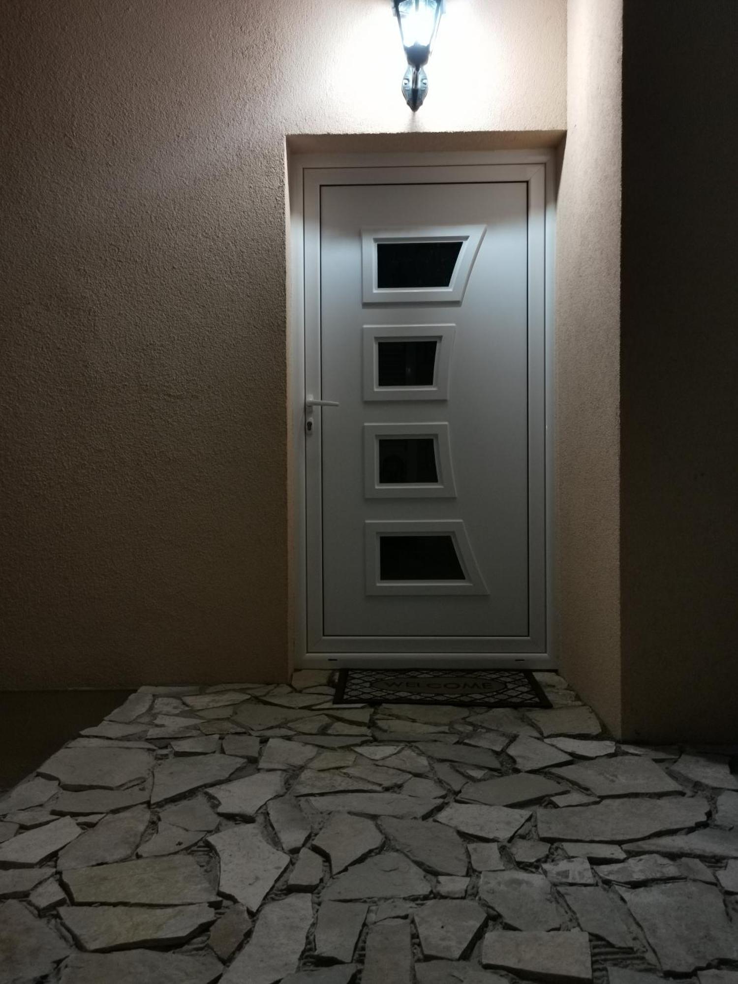 In Apartments Airport Mitrovici  المظهر الخارجي الصورة